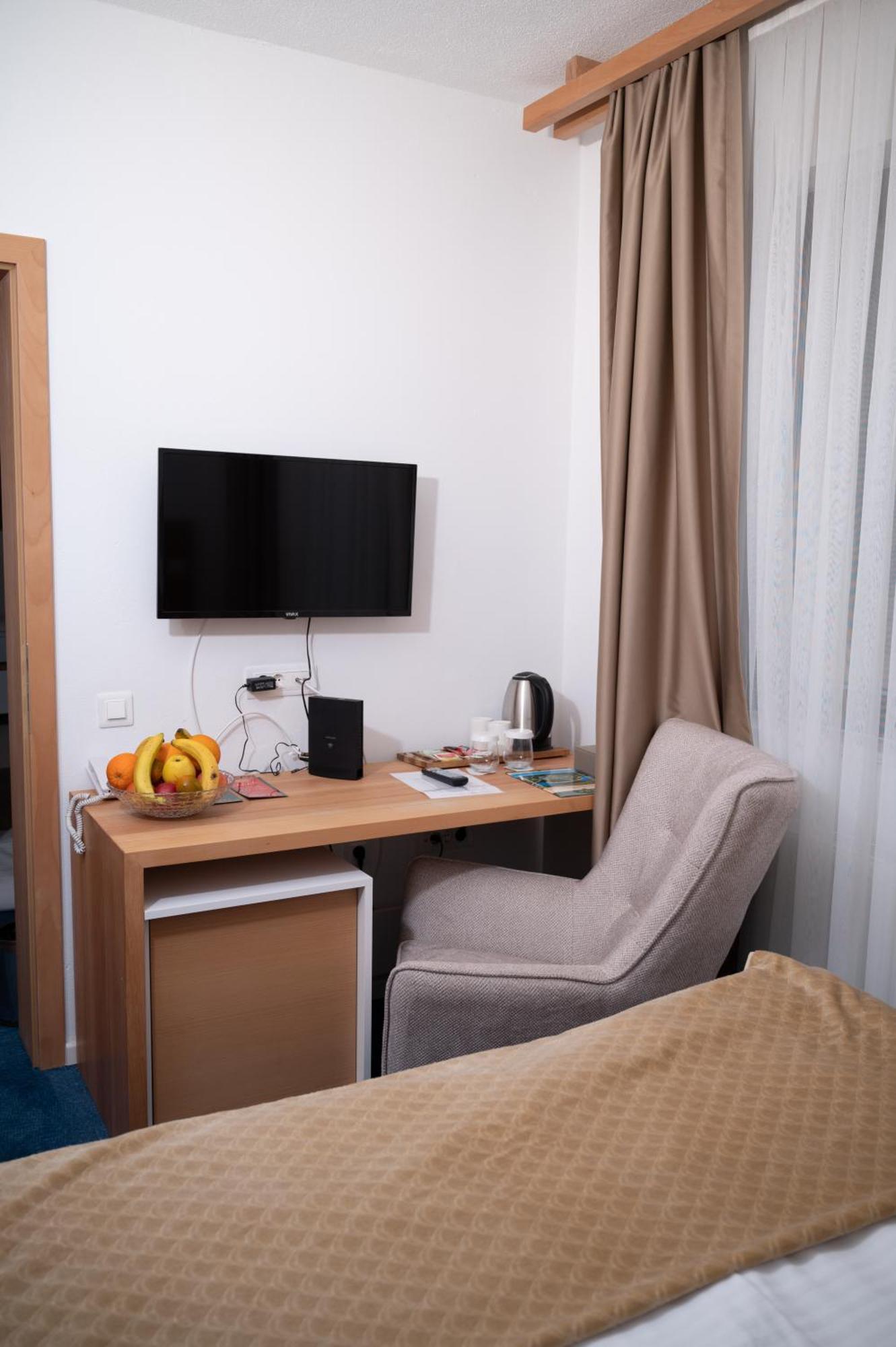 Hotel Borovi Forest Resort & Spa シェニツァ エクステリア 写真